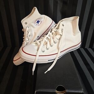 Unisex Converse Chuck Taylor All Star Hi Top Sneakers Men US 9 Women US 11 White